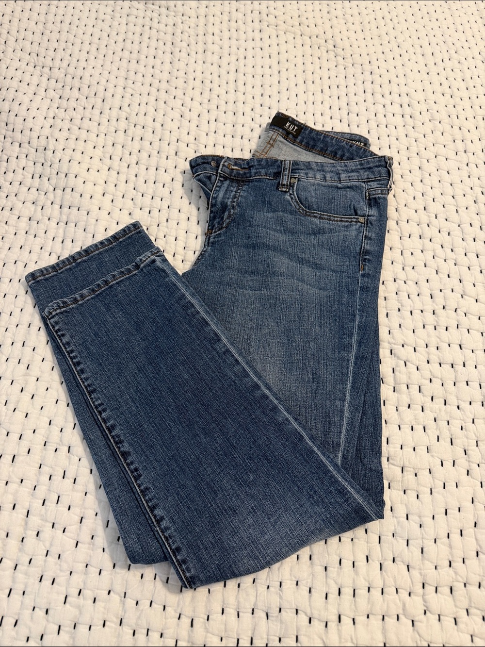 Kut from the Kloth Skinny Jeans in Medium Blue Wash